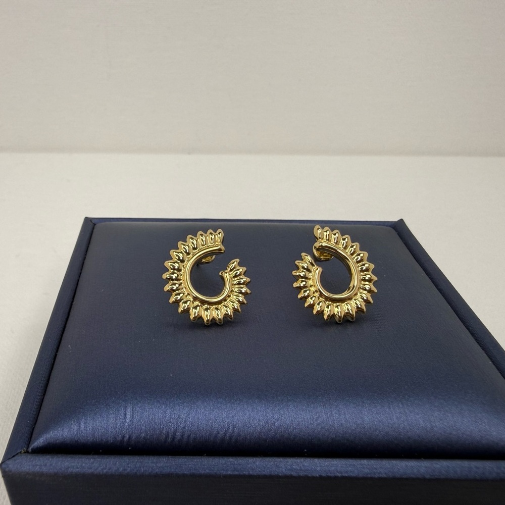18K Genuine Yellow Gold Spiked Stud Earrings (Preowned) - Picture 3 of 17